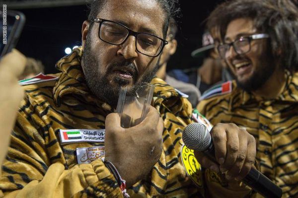 "شمشون الإمارات".. بطل "خارق" يسحب الشاحنة بجسمه ويحمل الأثقال بشعره
