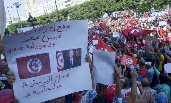 غداة مظاهرات ترفض الاستفتاء
 ترقب لتسلّم سعيد مسودة الدستور الجديد