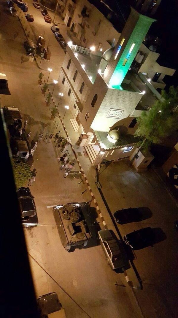 مداهمة منزل المتهم باطلاق الرصاص على مكتب كبارة ولم يتم العثور عليه