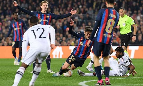 بطولة يوروبا ليغ في كرة القدم :
تعادل برشلونة مع مانشستر يونايتد ذهاباً (2-2)