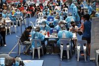أوميكرون يواصل انتشاره: إجراءات جديدة في أميركا وألمانيا…
وفرنسا تعود للعمل عن بعد بسبب كورونا