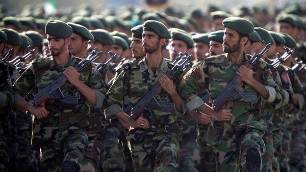 الحرس الثوري الإيراني يعلن مقتل "5 إرهابيين"وجرح آخرين
