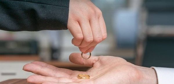 كلّف محاميه إرسال وثيقة الطلاق.. انفصال الفنان الشهير عن زوجته للمرة الثانية خلال 4 أشهر