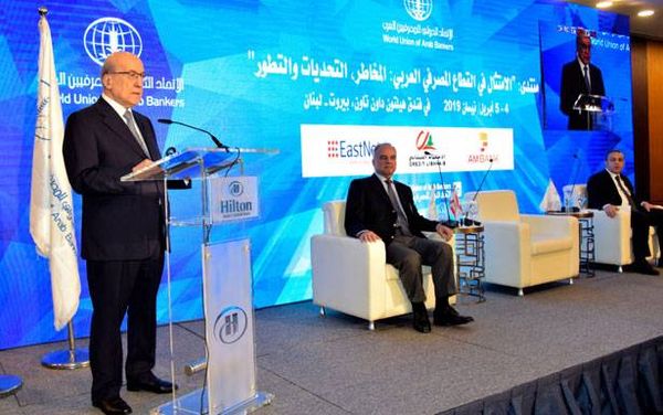 اتحاد المصارف العربية منح سلامة جائزة محافظ العام 2019

طربية: تعامل المصارف العربية مع العقوبات

الاميركية ليس سهلاً ونحن امام تحد جديد امامها