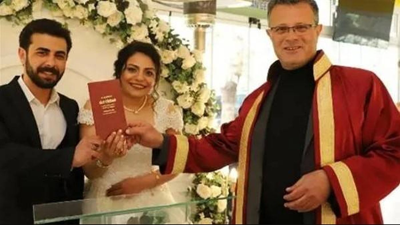زفاف على أنقاض الزلزال
