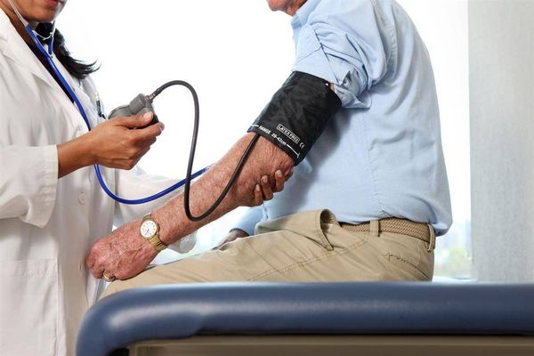 الوقاية خير من العلاج: كيف تحمي الفحوصات الدورية الرجال من الأمراض المزمنة؟
