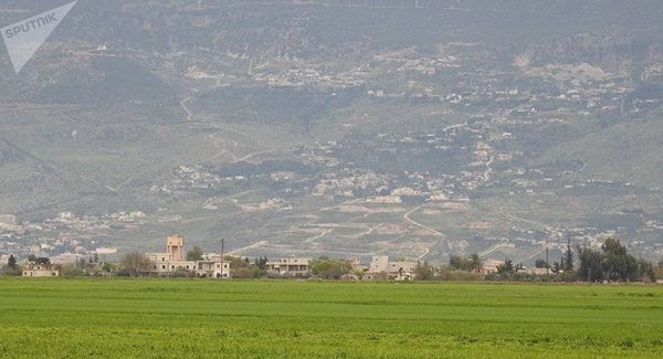مقتل 7 مدنيين بينهم طفلين بقذائف صاروخية على سهل الغاب في سوريا