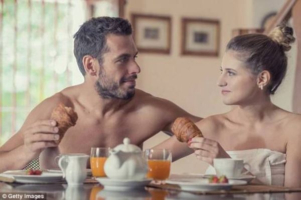 بالصور - مطعم للعراة يفتح أبوابه قريباً!