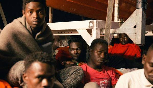 Un navire italien reconduit des migrants en Libye