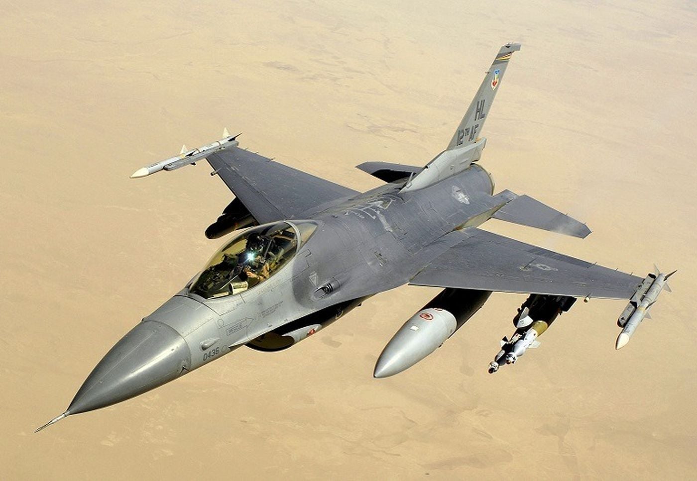 مقاتلة F-16 رومانية تدمر مسيّرة مفخخة قرب منشآت الغاز في البحر الأسود