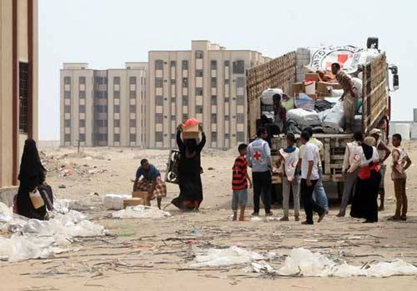 مقتل 13 مدرسا واربعة اطفال في غارة للتحالف العربي في اليمن