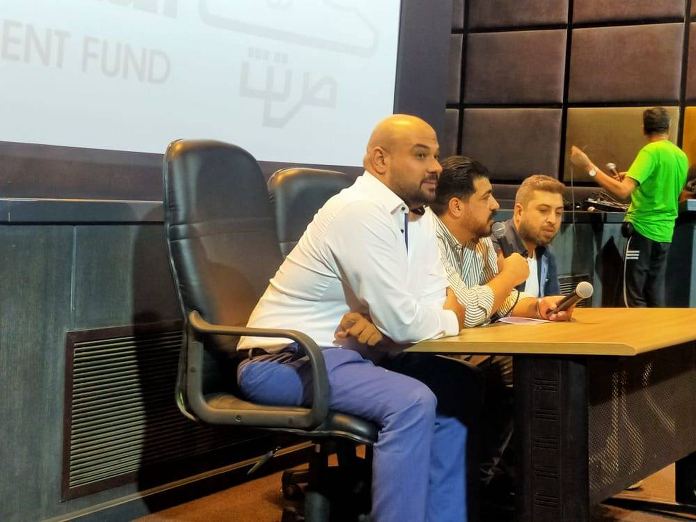مناقشة فيلم "أوف لاين" بحضور جماهيري ضخم