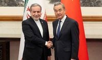 طهران وبكين تبحثان مستقبل المنطقة.. عراقجي: تداعيات القرارات ستكون هائلة