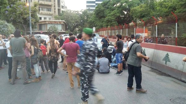أهالي موقوفي 22 آب باقون أمام الداخلية حتى صباح الغد