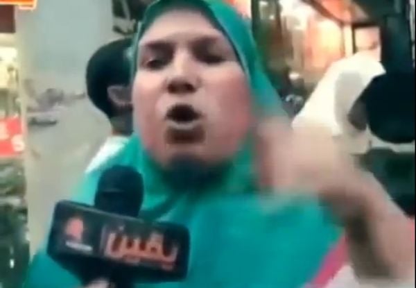 بالفيديو: رسالة لأوباما من إمرأة مصرية تثير ضجة عالمية بلغتها الإنكليزية!