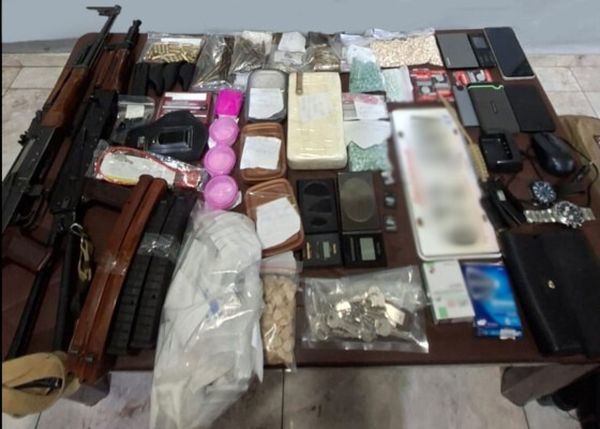 الجيش: توقيف رئيس عصابة 
للمخدرات بعد عملية رصد أمني