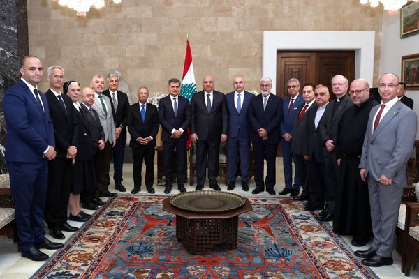 عون: 