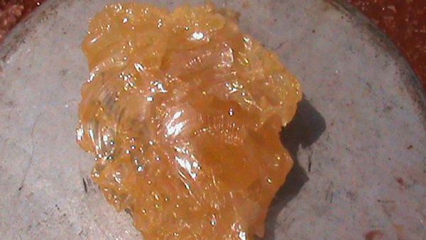 المانيا...متقاعد يصاب بحروق بعد عثوره على حجر اصفر 
