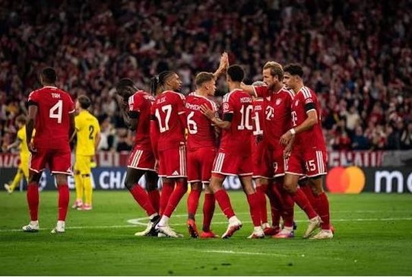 دوري ابطال أوروبا: فنربغشه (تركيا) – روما (ايطاليا) (1-1)، وأيندهوفن (هولندا) – شاختار دونتسيك (أوكرانيا) (1-1)، وبايرن (ألمانيا) – بودو غليمنت (النروج) (5-0)، وكومو (ايطاليا) – لايبزيغ (ألمانيا) (4-1)، ومان يونايتد (انكلترا) – صباح (أذربيجان) (4-0)، وبراتيسلافا (سلوفاكيا) - لانس (فرنسا) (2-3).
