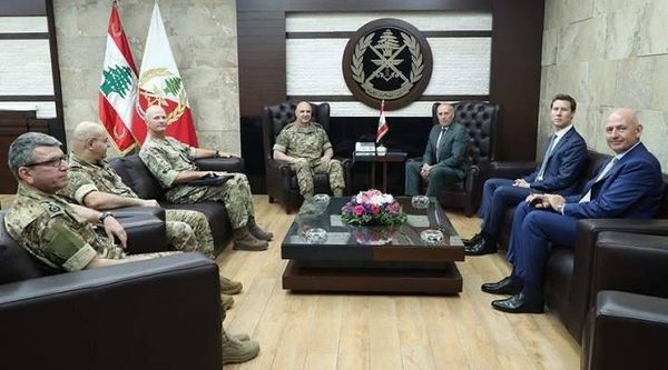 قائد الجيش بحث مع جنرال بريطاني ببرنامج المساعدات البريطانية لضبط الحدود البرية