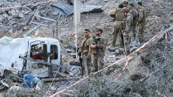 ضغوط بالنار والسياسة على الحكومة لحصر السلاح شمال الليطاني

قاسم  يُطالب بتحرّك رسمي وشعبي ودولي للإفراج عن الأسرى

الشرق الأوسط يحبس أنفاسه...هل تضرب واشنطن طهران؟