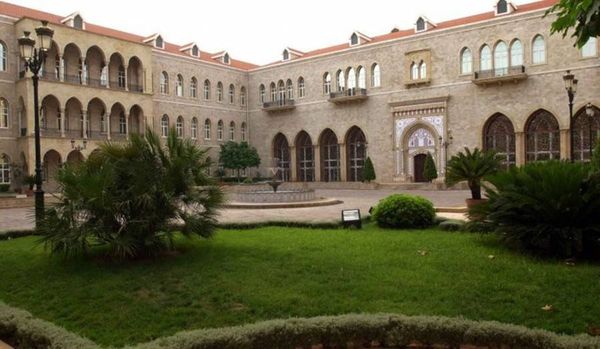 من ينتظر الحريري على الكوع ؟