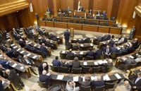 لبنان امام الخيار الحاسم... برّاك نطق بلسان ترامب؟
قلق رسمي من استطلاع «بعبدا» والبرلمان يعيد انتاج «الحياة الدستورية»
«بيروت1» على السكة... هل يزور بن فرحان بيروت؟