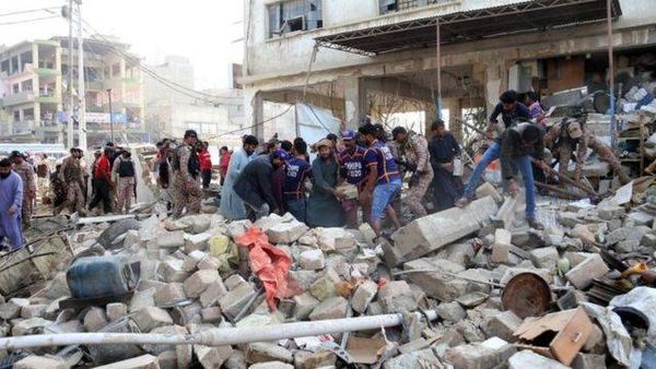 52 قتيلا و50 جريحا بانفجار استهدف تجمعا دينيا في باكستان