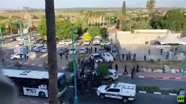 قبل فرض حظر التجوال.. القوات الإسرائيلية تهاجم خيمة عزاء الشاب الذي قتله مستوطن في مدينة اللد
