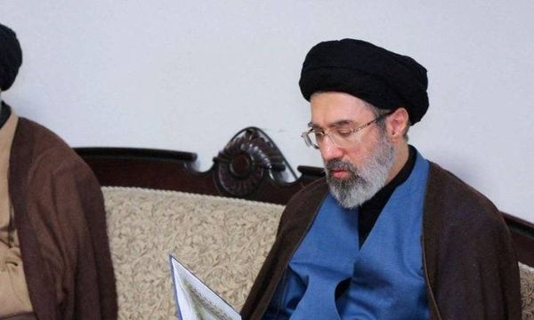 مجتبى خامنئي ينجو من الهجوم وطهران تراه خليفة لوالده