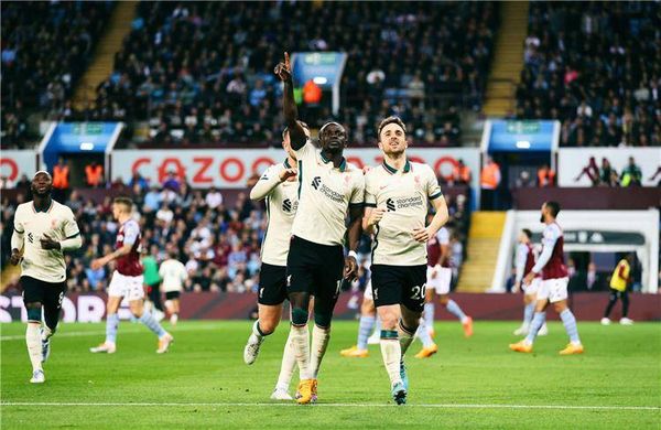ليفربول يشدد الخناق على مانشستر سيتي