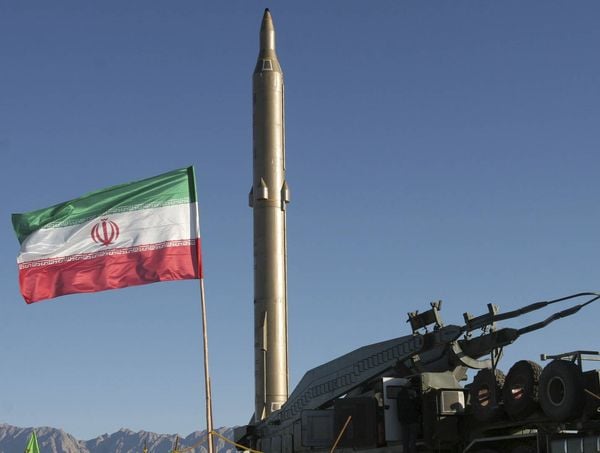 إيران تتوعد: أي هجوم على "خرج" سيحوّل منشآت النفط في المنطقة إلى رماد