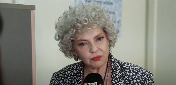 ممثلة لبنانية قديرة تبكي في الكواليس: لم نعد نحتمل!