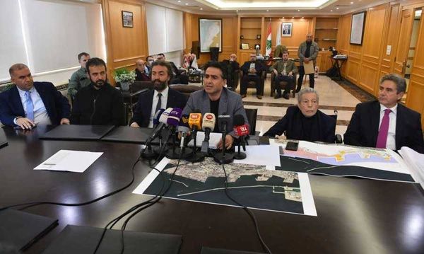 حميّه يُعلن فوز شركة  CMA-CGM باتفاق توقيع 
عقد إدارة وتشغيل وصيانة محطة الحاويات في المرفأ