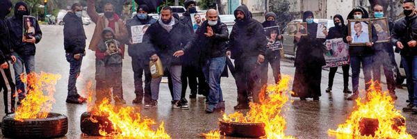 تحقيقات المرفأ في مهب الريح... و«القضاء الأعلى» يوافق على تعيين القاضي بيطار
الحكومة رهن لقاء ماكرون ــ بن سلمان... وباسيل يواصل التصعيد غدا
الدعوات للتدويل تتصاعد من البوابة القضائية والدولار يواصل تحليقه