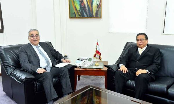 بو حبيب عرض الأوضاع
مع سفيري المغرب والفلبين