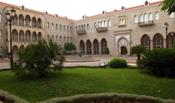 الخطة : إبدال ميقاتي بسلام لرئاسة حكومة تصريف الأعمال ...
استشارات نيابيّة بعد سقوط الحكومة الجديدة قد تؤدّي إلى تسمية الحريري ...
التريّث يُسيطر على تأليف الحكومة كيلا ينفجر الوضع لكن الحكومة ستشكّل