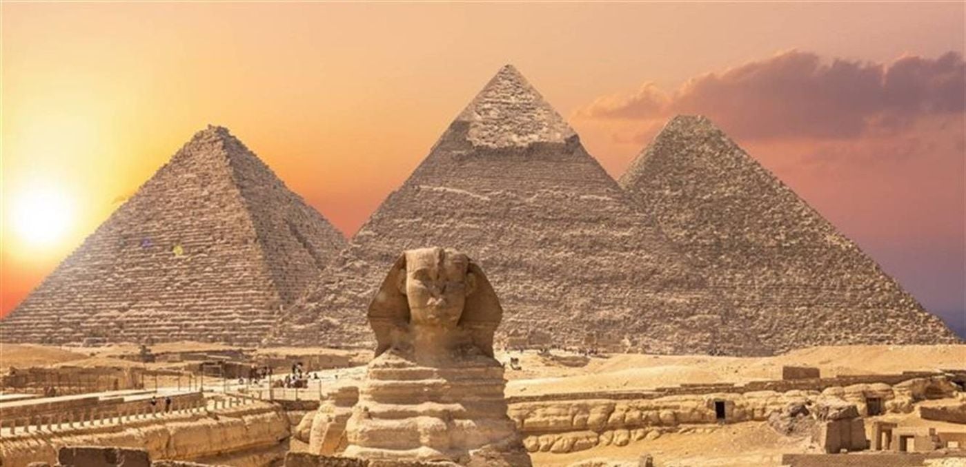إلغاء حفل نجم عالمي شهير في مصر... ما علاقة الأهرامات؟