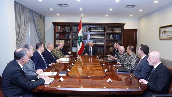 لبنان ينتظر خارطة الطريق الأميركيّة... والاعتداءات الإسرائيليّة طالت «اليونيفيل»
الاهتمامات السنيّة أخذت الحيّز الأكبر من زيارة بن فرحان
تخبّط حكومي في مُعالجة الرواتب... وهجرة الشباب الى أعلى مُعدّلاتها؟