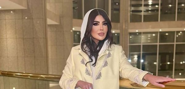 بعد أيام من البراءة… إلهام الفضالة أمام الكعبة