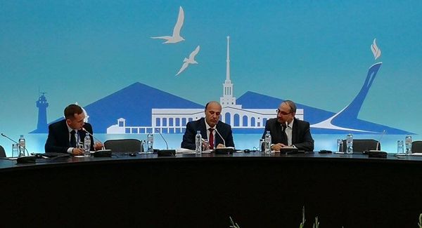 العاسمي: نطالب روسيا بالاستثمار في المعارضة لا محاربتها
