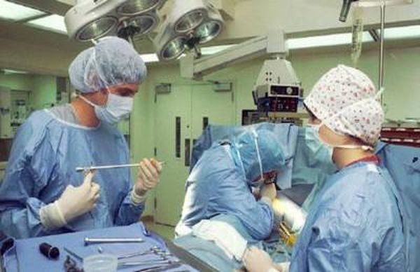 قوات الأمن الإيطالية تعتقل ممرضة يشتبه بقتلها 13 مريضاً