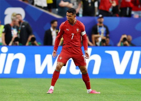بالفيديو - رونالدو أول لاعب في التاريخ يسجل أهدافاً في 6 مونديالات
