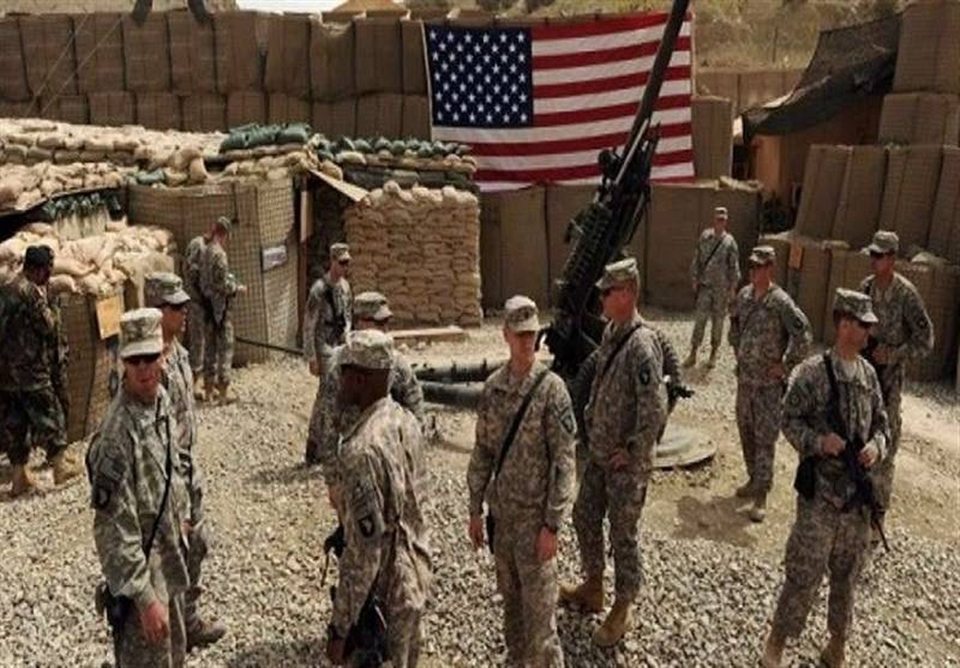 الجيش الأميركي ينقل مجموعة كبيرة من معتقلي "داعش" إلى ريف الحسكة الشمالي
