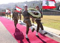 قائد الجيش وضع إكليلًا من الزهر على نصب شهداء الجيش في وزارة الدفاع بمناسبة الاستقلال