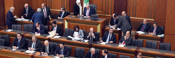 الرياض تعلن رفع الحظر عن سفر مواطنيها الى لبنان
الخطابات عالية النبرة في ساحة النجمة لن تزعزع الثقة
«حزب الله» لن يمنح الحكومة «شيكات على بياض»