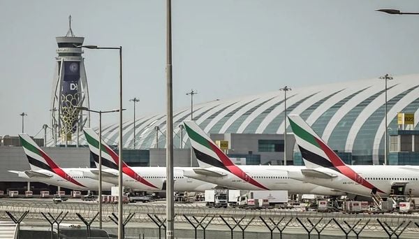 طيران الإمارات: دولة الإمارات لن تسمح بدخول المسافرين الذين سبق لهم التواجد في جمهورية الكونغو الديموقراطية وأوغندا وجنوب السودان بسبب إيبولا