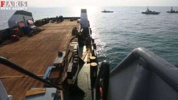 إيران تحتجز سفينة تحمل علم بنما وتعتقل بحارتها