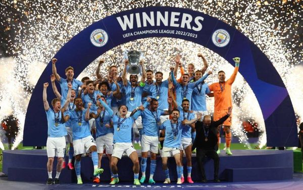 لقاء عاطفي وضحية مفضلة.. 5 مشاهد تزين افتتاحية الدوري الإنكليزي