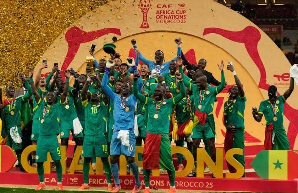معلومات مفاجئة... خبير قانوني: كأس امم افريقيا ستبقى للسنغال